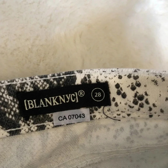 BlankNYC Snakeskin  Print Denim Jean Skirt Sz 28 - Picture 5 of 5
